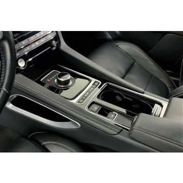 Jaguar F-PACE  SUV 2018,  3.0 benzyna, automat - Na sprzedaż za 210 576 zł - Katowice - zdjęcie 8