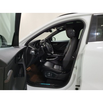 Jaguar F-PACE  SUV 2019,  2.0 benzyna, automat - Na sprzedaż za 150 306 zł - Katowice - zdjęcie 7