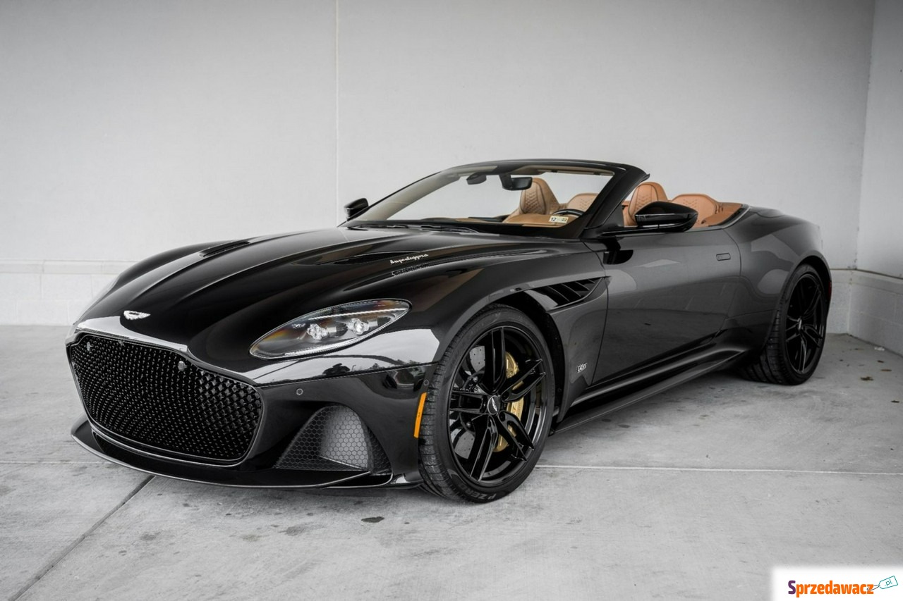 Aston Martin DBS 2021