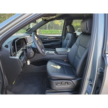 Cadillac Escalade  SUV 2022,  3.0 benzyna, automat - Na sprzedaż za 340 200 zł - Katowice - zdjęcie 7