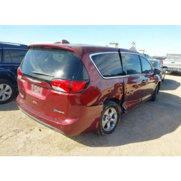 Chrysler Pacifica  Minivan/Van 2018,  3.6 hybryda, automat - Na sprzedaż za 35 147 zł - Katowice - zdjęcie 4