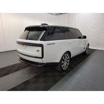 Land Rover Range Rover  SUV 2023,  4.4 benzyna, automat - Na sprzedaż za 724 500 zł - Katowice - zdjęcie 4