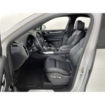 Porsche Cayenne  SUV 2020,  4.0 benzyna, automat - Na sprzedaż za 535 050 zł - Katowice - zdjęcie 4