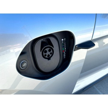 Porsche Taycan  Sedan/Limuzyna 2020 elektryczny, automat - Na sprzedaż za 339 480 zł - Katowice - zdjęcie 7