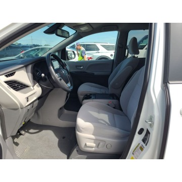 Toyota Sienna 2020,  3.5 benzyna, automat - Na sprzedaż za 145 140 zł - Katowice - zdjęcie 7