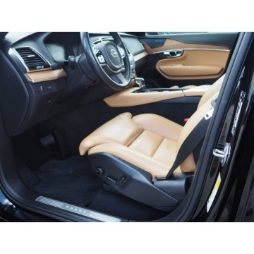 Volvo   SUV 2020,  2.0 benzyna, automat - Na sprzedaż za 258 177 zł - Katowice - zdjęcie 9