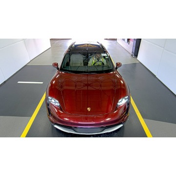 Porsche Taycan  Sedan/Limuzyna 2022 elektryczny, automat - Na sprzedaż za 323 490 zł - Katowice - zdjęcie 2