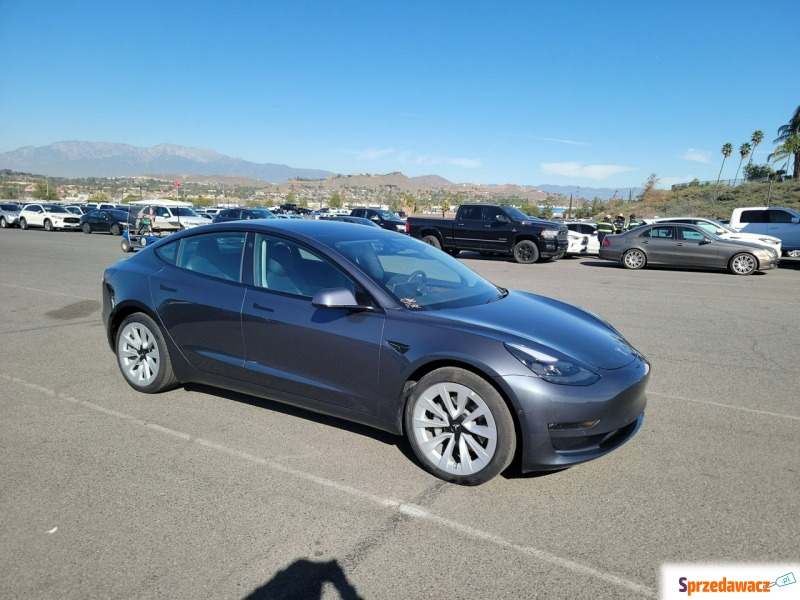 Tesla Model 3  Hatchback 2022,  0.0 zasilanie elektryczne - Na sprzedaż za 193 500 zł - Katowice