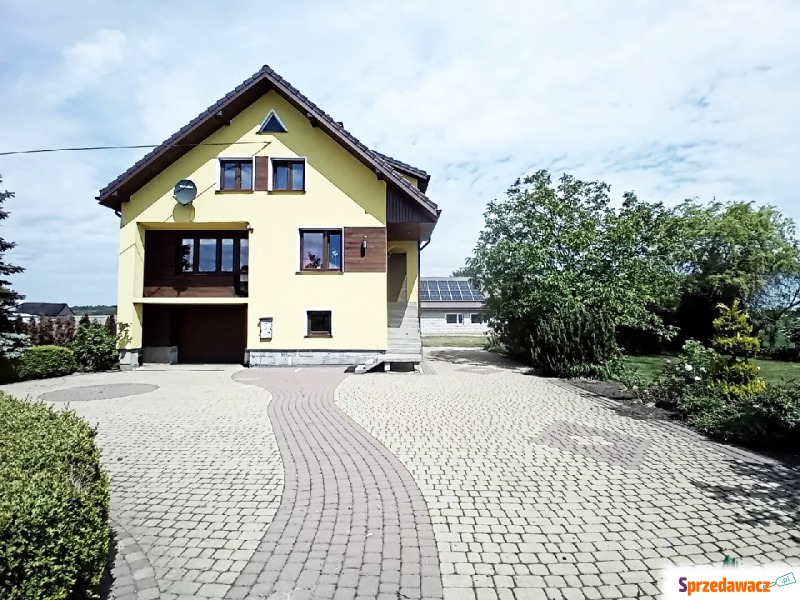 Sprzedam dom Władysławów -  wolnostojący dwupiętrowy,  pow.  230 m2,  działka:   16 700 m2