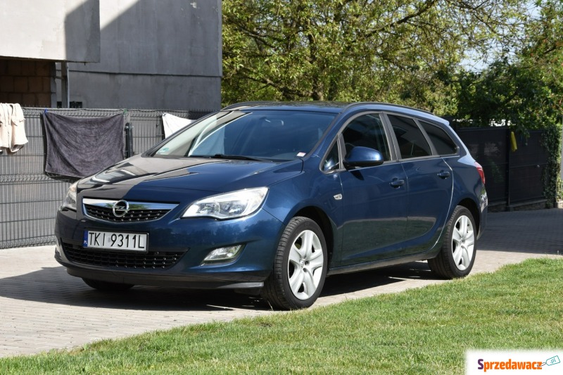 Opel Astra 2011,  1.4 benzyna - Na sprzedaż za 20 899 zł - Piekoszów