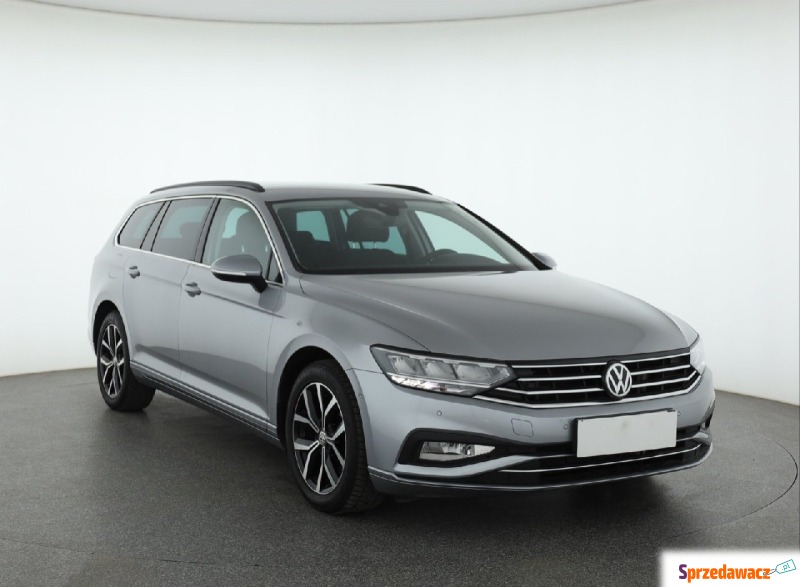 Volkswagen Passat  Kombi 2019,  2.0 benzyna - Na sprzedaż za 59 348 zł - Piaseczno