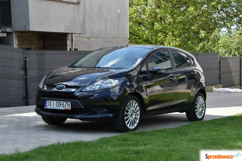 Ford Fiesta  Hatchback 2010,  1.3 benzyna - Na sprzedaż za 18 900 zł - Piekoszów