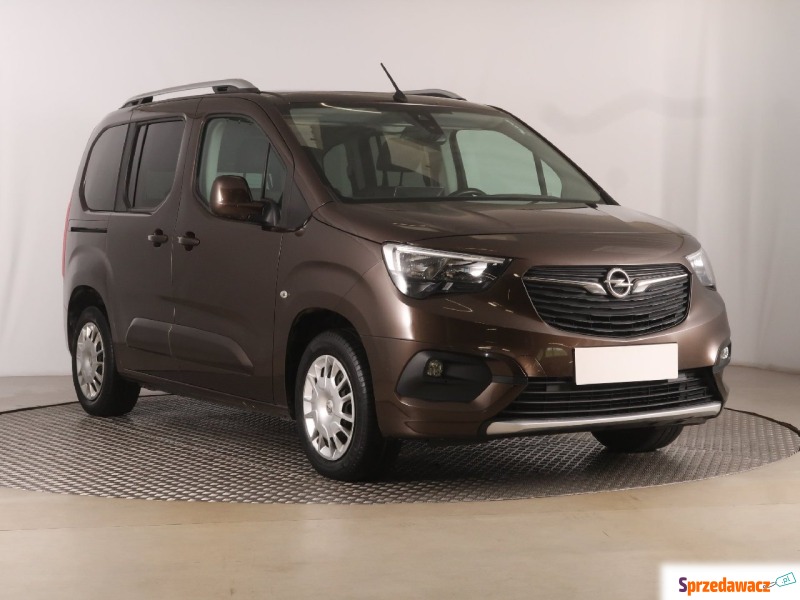 Opel Combo  Pick-up 2018,  1.5 diesel - Na sprzedaż za 69 999 zł - Zabrze