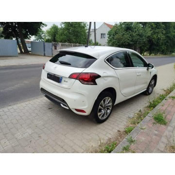 Citroen DS4  Hatchback 2015,  1.2 benzyna - Na sprzedaż za 19 999 zł - Pleszew - zdjęcie 2