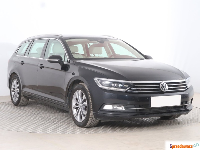 Volkswagen Passat  Kombi 2015,  1.8 benzyna - Na sprzedaż za 63 999 zł - Nowy Sącz