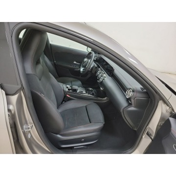 Mercedes - Benz CLA-klasa  Sedan/Limuzyna 2020,  2.0 benzyna, automat - Na sprzedaż za 125 460 zł - Katowice - zdjęcie 10