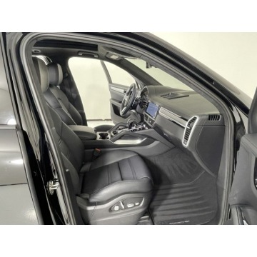 Porsche Cayenne  SUV 2020,  4.0 benzyna, automat - Na sprzedaż za 464 940 zł - Katowice - zdjęcie 11