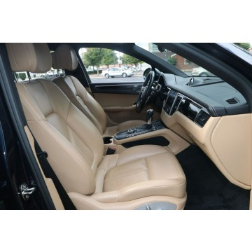 Porsche Macan  SUV 2018,  2.0 benzyna, automat - Na sprzedaż za 214 020 zł - Katowice - zdjęcie 10