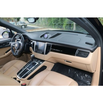 Porsche Macan  SUV 2018,  2.0 benzyna, automat - Na sprzedaż za 214 020 zł - Katowice - zdjęcie 12
