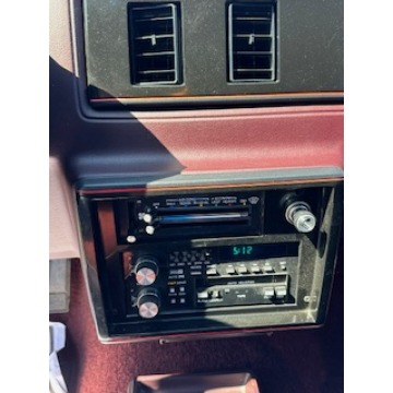Chevrolet   Sedan/Limuzyna 1987,  5.0 benzyna, automat - Na sprzedaż za 133 701 zł - Katowice - zdjęcie 12