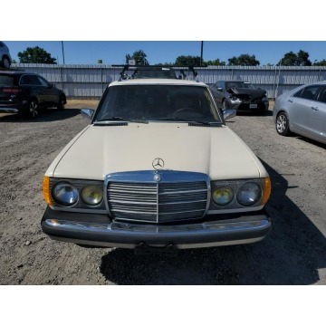 Mercedes - Benz C-klasa 1983,  3.0 diesel, automat - Na sprzedaż za 5 350,50 zł - Katowice - zdjęcie 2