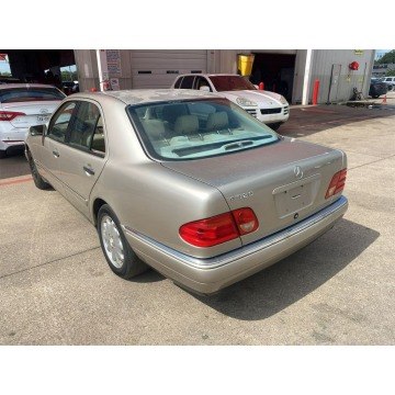 Mercedes - Benz E-klasa  Sedan/Limuzyna 1999,  3.2 benzyna, automat - Na sprzedaż za 5 803,14 zł - Katowice - zdjęcie 3