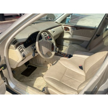 Mercedes - Benz E-klasa  Sedan/Limuzyna 1999,  3.2 benzyna, automat - Na sprzedaż za 5 803,14 zł - Katowice - zdjęcie 5