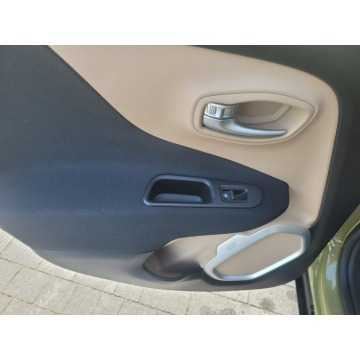 Jeep Renegade  SUV 2015,  2.4 benzyna, automat - Na sprzedaż za 58 900 zł - Wieliczka - zdjęcie 9