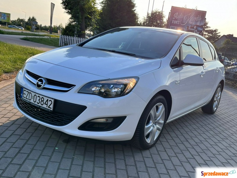 Opel Astra  Hatchback 2013,  1.4 benzyna - Na sprzedaż za 32 900 zł - Zduńska Wola