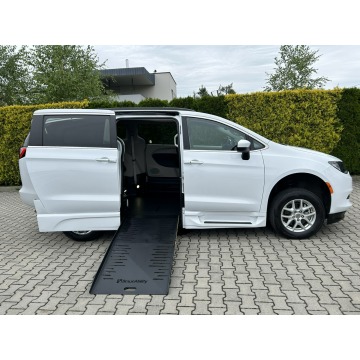 Chrysler Voyager  Minivan/Van 2021,  3.6 benzyna, automat - Na sprzedaż za 215 000 zł - Tarnów - zdjęcie 3