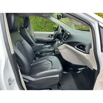 Chrysler Voyager  Minivan/Van 2021,  3.6 benzyna, automat - Na sprzedaż za 215 000 zł - Tarnów - zdjęcie 11