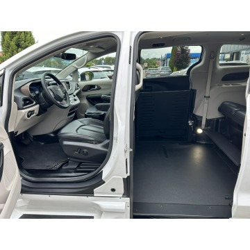 Chrysler Voyager  Minivan/Van 2021,  3.6 benzyna, automat - Na sprzedaż za 215 000 zł - Tarnów - zdjęcie 12