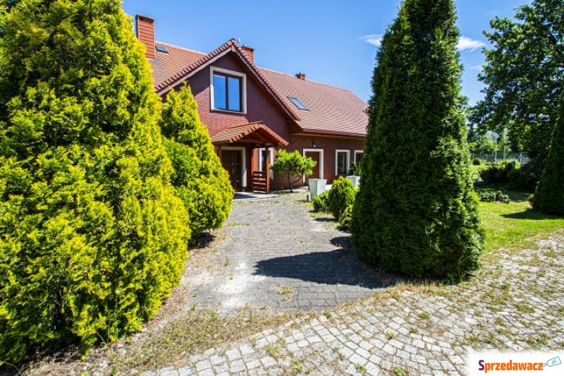 Sprzedam dom Świdnica -  bliźniak jednopiętrowy,  pow.  160 m2,  działka:   920 m2