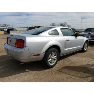 Ford Mustang  Coupe/Sportowy 2006,  4.0 benzyna, automat - Na sprzedaż za 5 412,00 zł - Katowice - zdjęcie 4