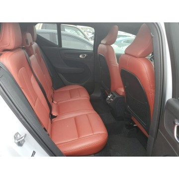 Volvo   SUV 2020,  2.0 hybryda, automat - Na sprzedaż za 68 757 zł - Katowice - zdjęcie 9