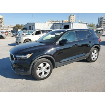  VOLVO XC40 T4 MOMENTUM
