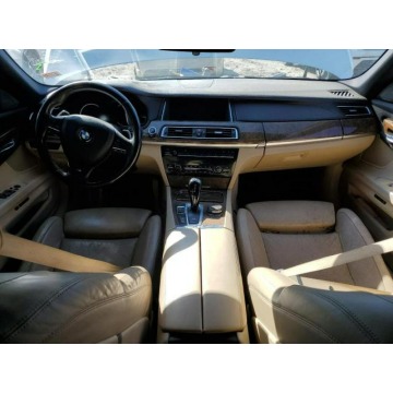 BMW Seria 7  Sedan/Limuzyna 2015,  3.0 benzyna, automat - Na sprzedaż za 8 979,00 zł - Katowice - zdjęcie 8