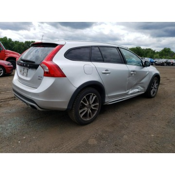 Volvo V60 2015,  2.0 benzyna, automat - Na sprzedaż za 35 670 zł - Katowice - zdjęcie 4