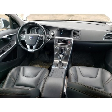 Volvo V60 2015,  2.0 benzyna, automat - Na sprzedaż za 35 670 zł - Katowice - zdjęcie 7