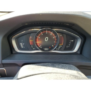 Volvo V60 2017,  2.0 benzyna, automat - Na sprzedaż za 35 670 zł - Katowice - zdjęcie 10
