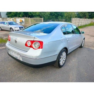 Volkswagen Passat  Sedan/Limuzyna 2006,  2.0 benzyna, automat - Na sprzedaż za 16 900 zł - Dolna Grupa - zdjęcie 2