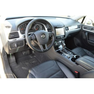 Volkswagen Touareg  SUV 2011,  3.0 diesel, automat - Na sprzedaż za 45 000 zł - Warszawa - zdjęcie 6