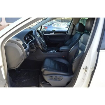 Volkswagen Touareg  SUV 2011,  3.0 diesel, automat - Na sprzedaż za 45 000 zł - Warszawa - zdjęcie 5