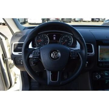 Volkswagen Touareg  SUV 2011,  3.0 diesel, automat - Na sprzedaż za 45 000 zł - Warszawa - zdjęcie 9