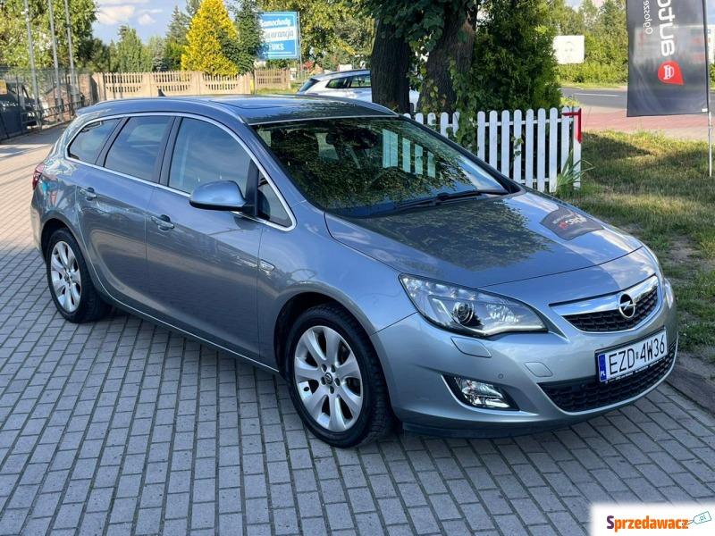 Opel Astra 2011,  1.4 benzyna - Na sprzedaż za 29 900 zł - Zduńska Wola