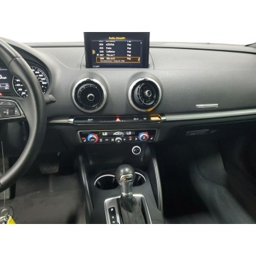 Audi A3  Kabriolet 2019,  2.0 benzyna, automat - Na sprzedaż za 100 737 zł - Katowice - zdjęcie 10