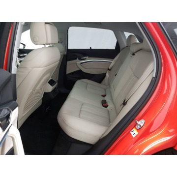 Audi e-tron  Sedan/Limuzyna 2019 elektryczny, automat - Na sprzedaż za 175 890 zł - Katowice - zdjęcie 10