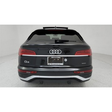 Audi Q5  SUV 2023,  2.0 benzyna, automat - Na sprzedaż za 198 030 zł - Katowice - zdjęcie 11