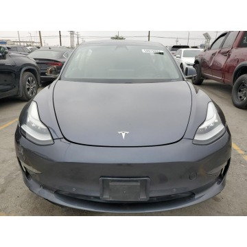 Tesla Model 3  Sedan/Limuzyna 2019 elektryczny, automat - Na sprzedaż za 43 788 zł - Katowice - zdjęcie 2