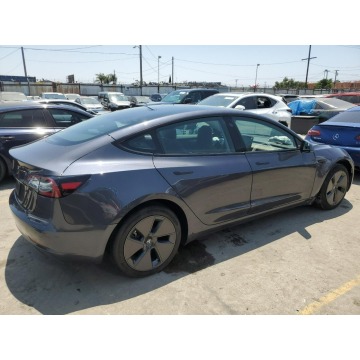 Tesla Model 3  Sedan/Limuzyna 2023 elektryczny, automat - Na sprzedaż za 66 297 zł - Katowice - zdjęcie 4